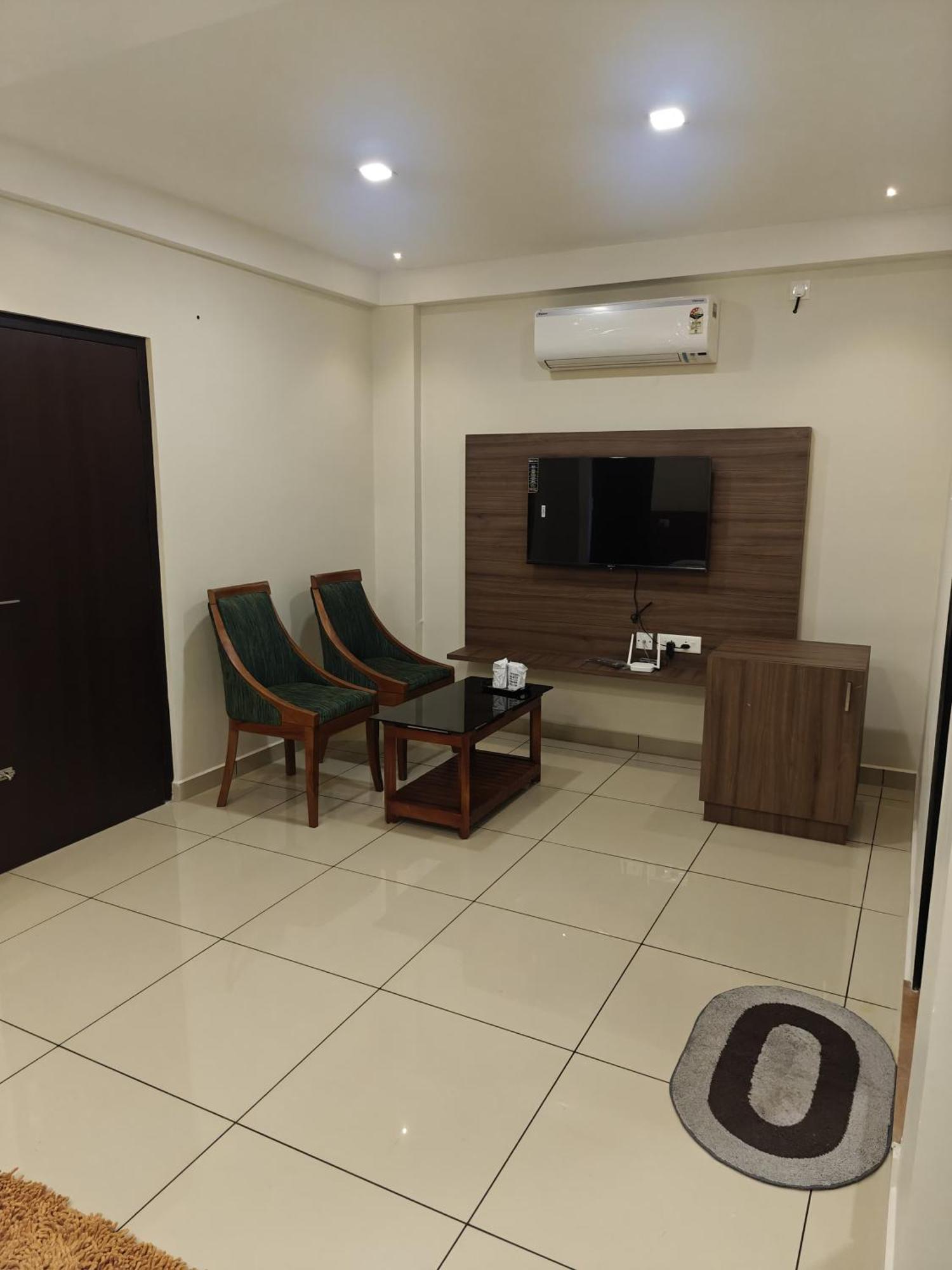 Gateway Residency Hotel Mannarakkat Exterior photo